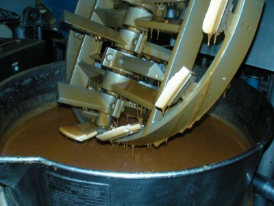 Making a pecan caramel